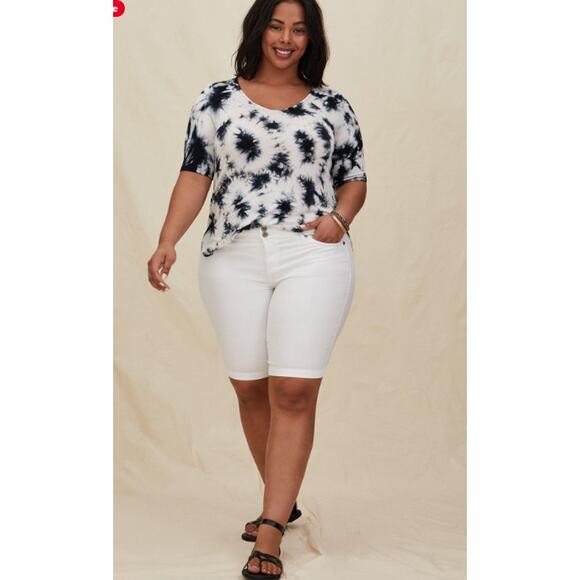 Torrid Shorts Womens 18W Bermuda White Denim Jean Fray Raw Hems Skinny Leg - Picture 2 of 11